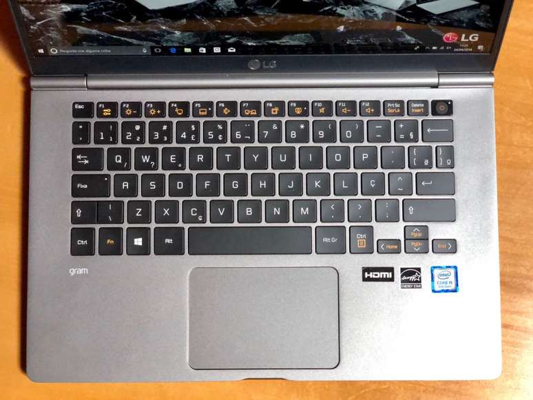 Leitor de impress&otilde;es digitais fica no bot&atilde;o de liga/desliga (foto: Andr&eacute; Foga&ccedil;a/Canaltech)