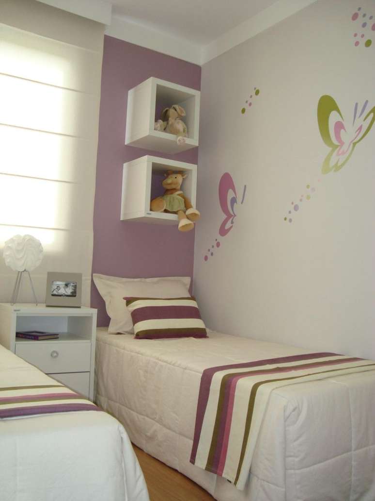 35. Roupas de cama claras aumentam a sensa&ccedil;&atilde;o de organiza&ccedil;&atilde;o num quarto infantil. Projeto por Fernanda Polizelli Hoffmann