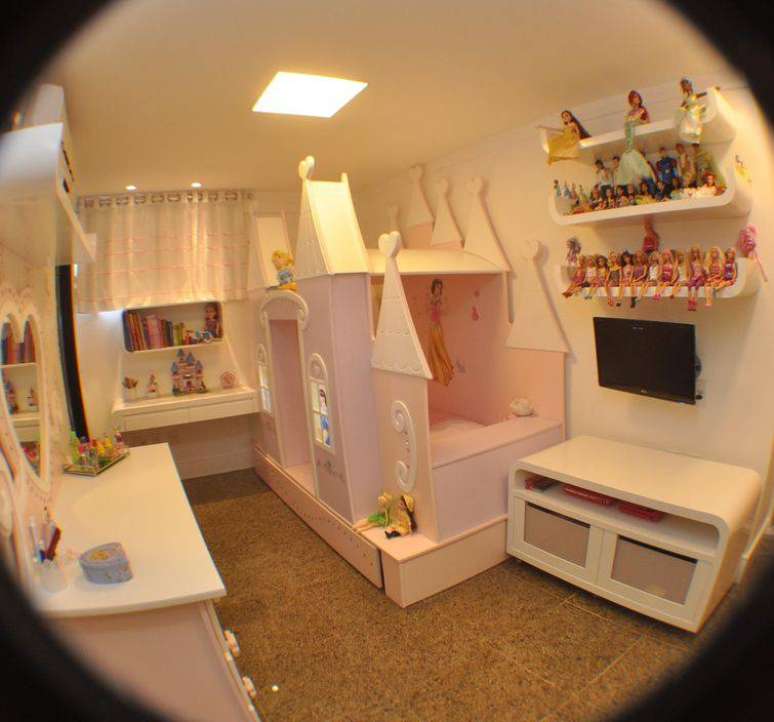 25. Mesmo numa decora&ccedil;&atilde;o de quarto infantil para um ambiente pequeno&nbsp;&eacute; poss&iacute;vel alinhar com a&nbsp;divers&atilde;o. Projeto Nicolle do Vale