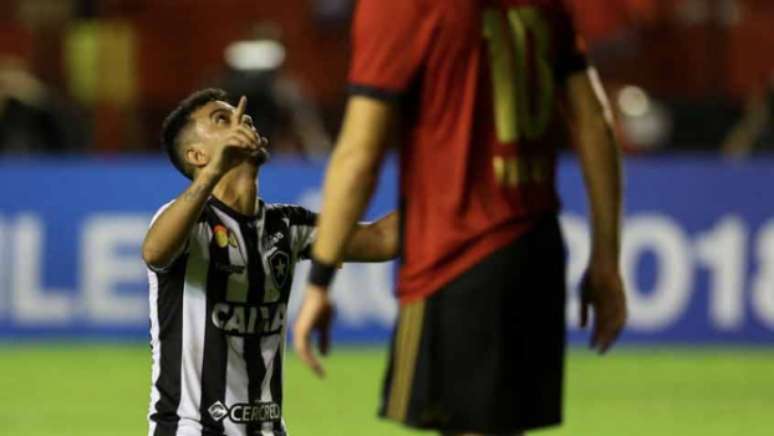 Lindoso celebra gol diante do Sport (Carlos Ezequiel Vannoni/Eleven)
