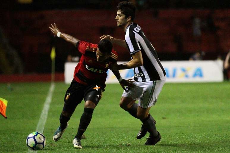 Igor Rabello teve atuação segura contra o Sport (Foto: MARCEL LISBOA/PHOTO PREMIUM)