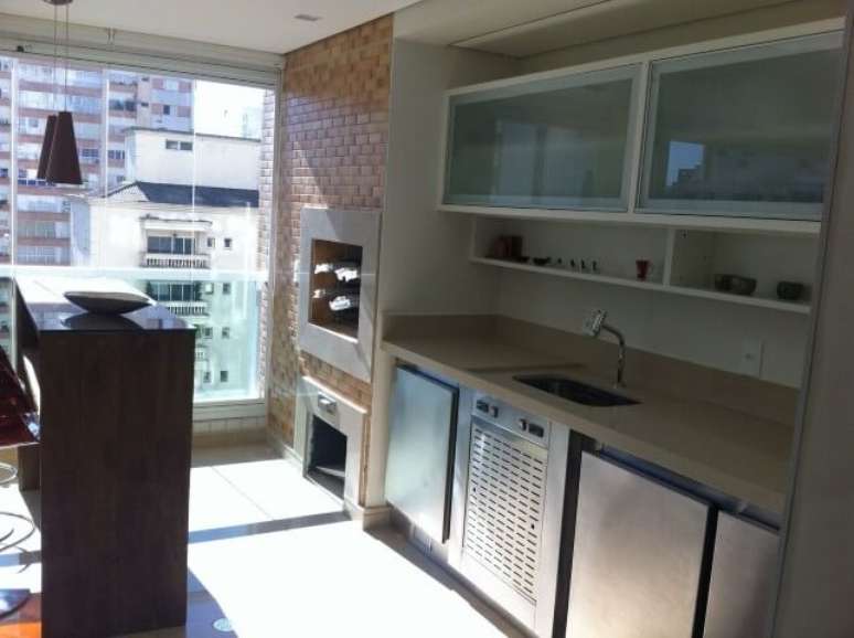 14. Sacada com varanda gourmet. Projeto de Susana Requi&atilde;o