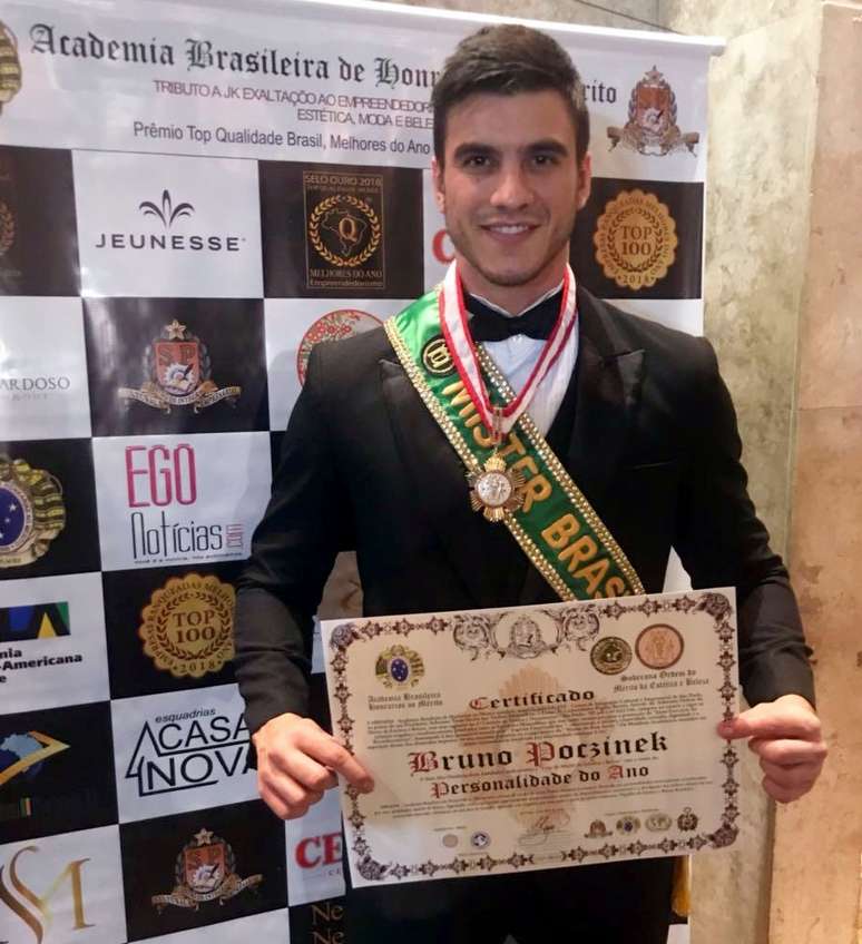 Bruno Poczinek se tornou o primeiro Mister Brasil a receber a medalha da Ordem da Moda e da Beleza