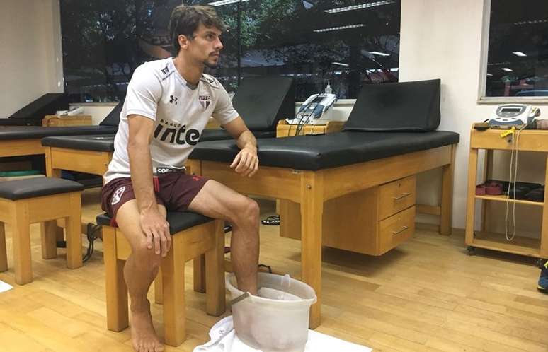Zagueiro deu sequência ao processo fisioterápico após sofrer lesão no pé esquerdo diante do Ceará.