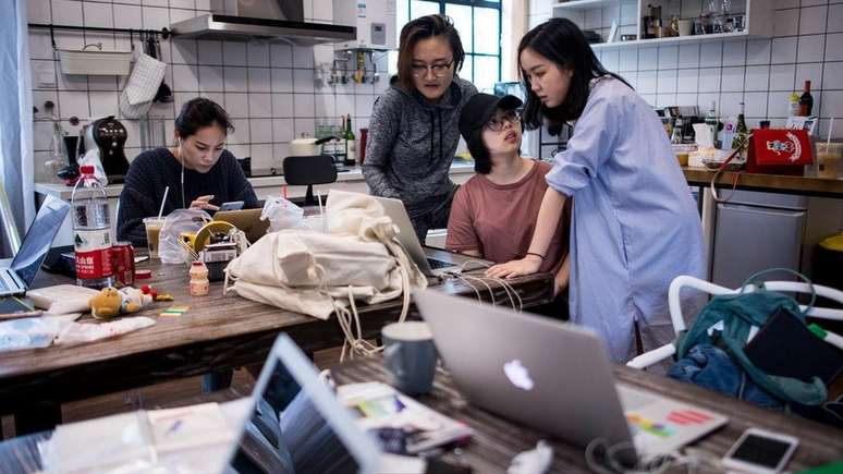 Startups de comércio digital na China estão atraindo muitos funcionários millennials, inclusive mulheres