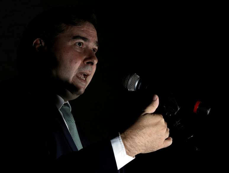 Presidente da Câmara dos Deputados e pré-candidato do DEM à Presidência, Rodrigo Maia, durante entrevista coletiva em São Paulo
19/04/2018 REUTERS/Paulo Whitaker