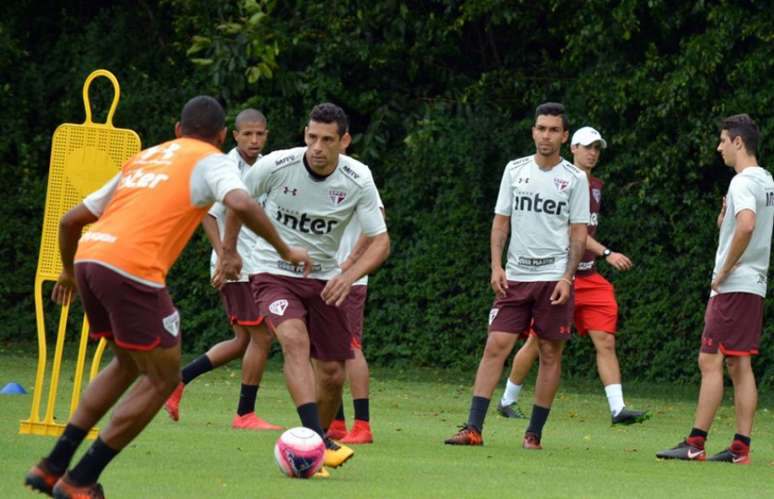 Petros destaca qualidade de Diego Souza para vingar no São Paulo nesta temporada (Érico Leonan/saopaulofc.net)