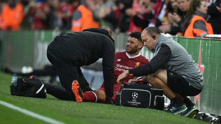 Chamberlain sofre lesão no ligamento e não jogará a Copa do Mundo (Foto: AFP)
