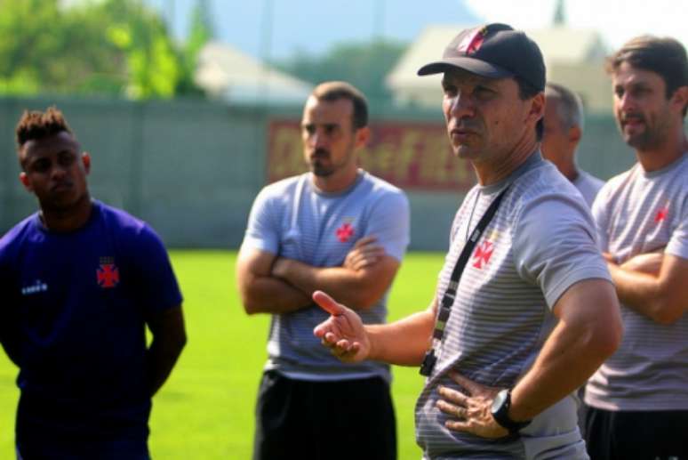 Zé Ricardo durante treino no CT das Vargens