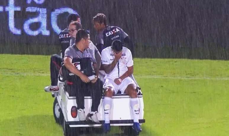 Ralf deixa o campo chorando e de maca em Salvador (Reprodução/Fox Sports)