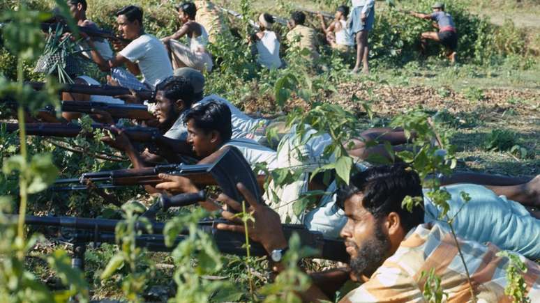 Esta foto foi tirada em Bangladesh, em 1971, mas acabou compartilhada nas redes sociais para descrever o povo rohingya como "terrorista"