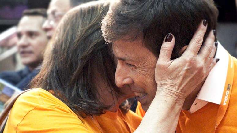 O partido também se financia com a venda de camisetas e brindes na cor laranja