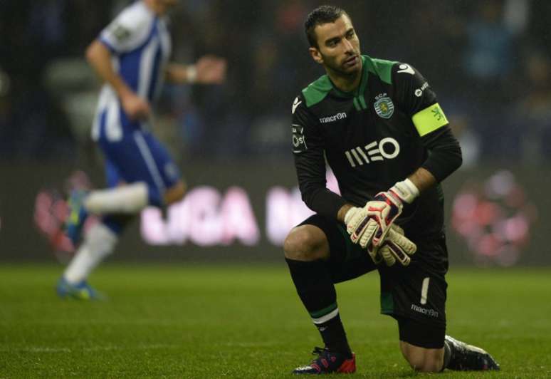 Goleiro do Sporting e da seleção portuguesa, Rui Patricio, está na mira do Napoli (MIGUEL RIOPA / AFP)