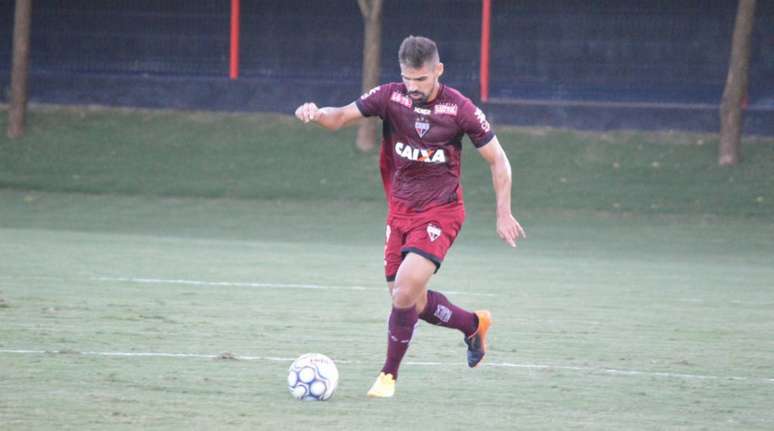 Bruno comemorou vitória sobre o Guarani, mas já pensa no duelo com o CRB (Foto: Bruno Marcos/Atlético-GO)