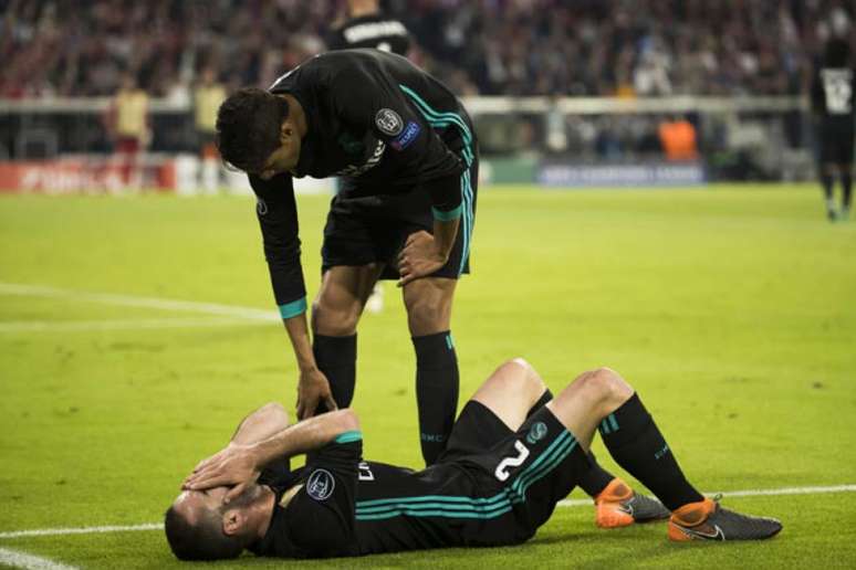 Carvajal foi substituído por Benzema na Allianz Arena (Foto: Odd Andersen / AFP)