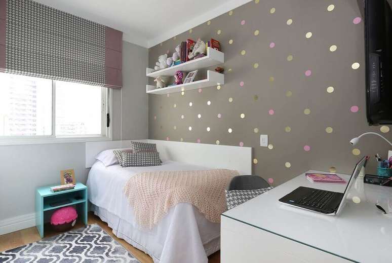 48. Tons neutros como branco e cinza também podem ser usados para decorar o quarto infantil