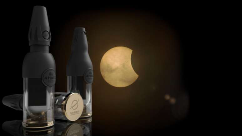 As garrafas feitas com tecnologia de&nbsp;de tanques de combust&iacute;vel voltados &agrave; explora&ccedil;&atilde;o espacial s&atilde;o capazes de armazenar as cervejas e, inclusive, de fazer o l&iacute;quido chegar &agrave; boca do recipiente em meio &agrave; gravidade zero (Imagem: Indiegogo)