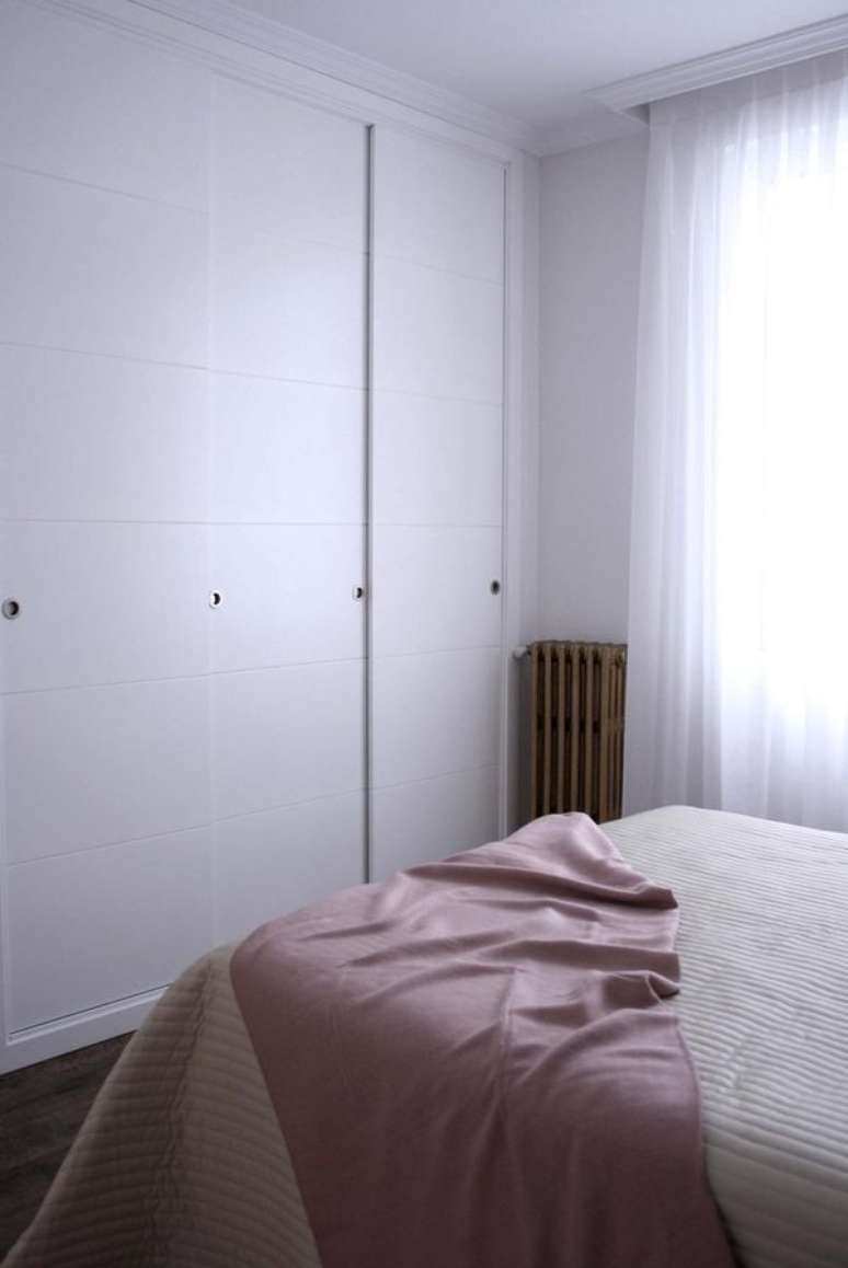 quarto pequeno com arm&aacute;rio planejado