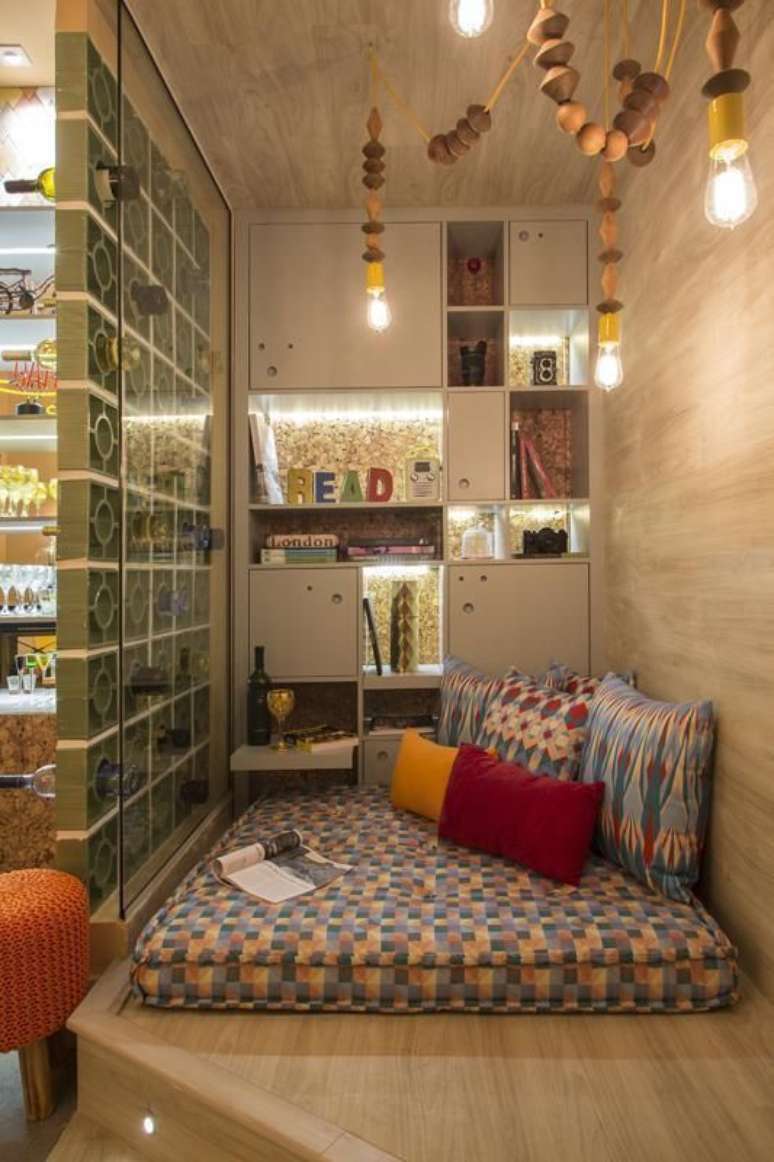 Quarto pequeno bem organizado