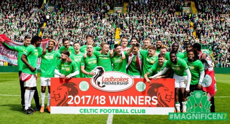 Jogadores comemoram o sétimo título consecutivo do Celtic (Foto: Reprodução / Twitter)