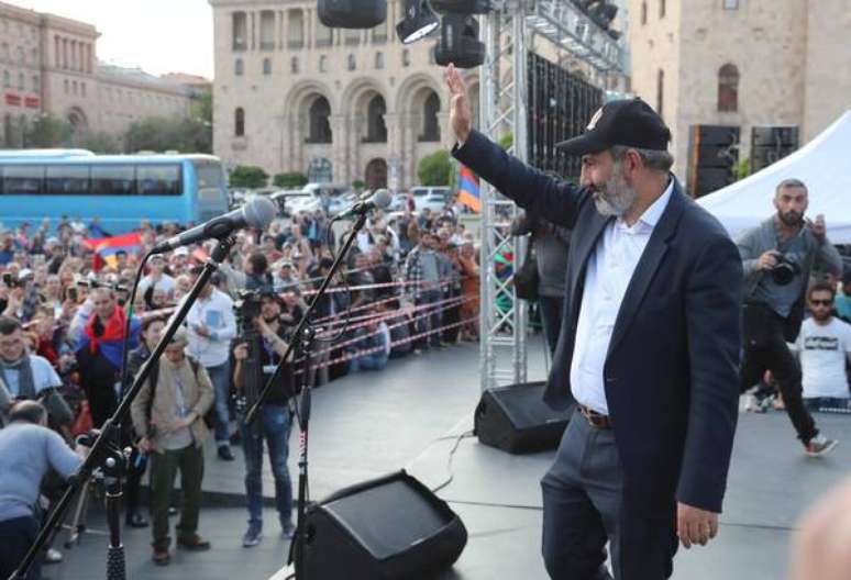 Nikol Pashinyan durante protesto na Armênia