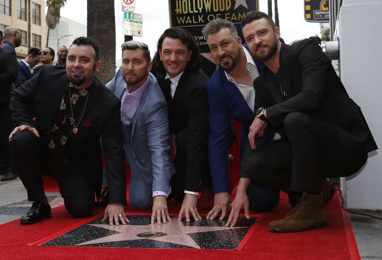 Ex-integrantes do &lsquo;NSync se re&uacute;nem na Cal&ccedil;ada da Fama 
 30/4/2018    REUTERS/Mario Anzuoni