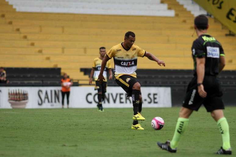 Recuperado de lesão, Zé Carlos volta ao time titular do Criciúma (Foto: Caio Marcelo/Criciúma EC)