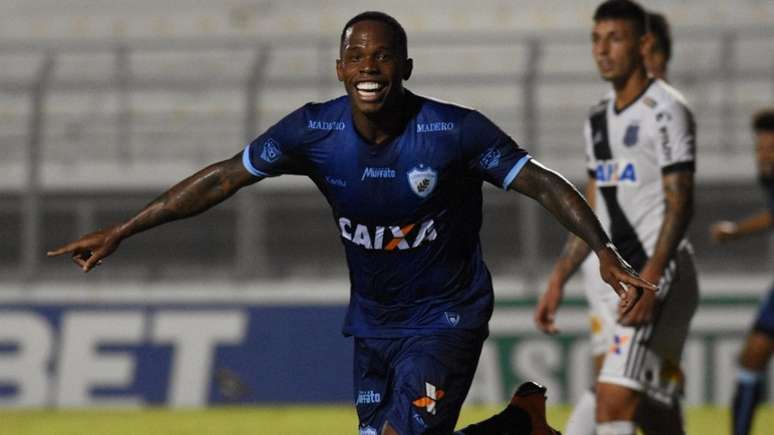 Patrick Vieira espera confirmar boa fase contra o Fortaleza, nesta terça-feira (Foto: Gustavo Oliveira/Londrina)