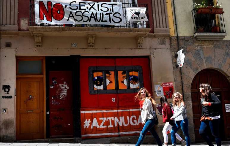 Festa popular de San Fermín, em Pamplona, tem chamado a atenção nos últimos anos por casos de assédio e abuso sexual