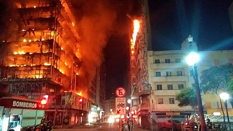 Imagem do incêndio em prédio do centro de São Paulo
