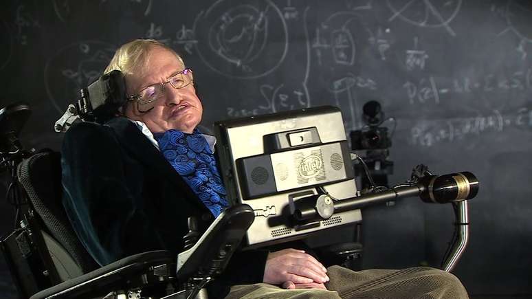 Hawking: trabalho final sobre universos paralelos foi enviado para publicação dez dias antes da morte do físico