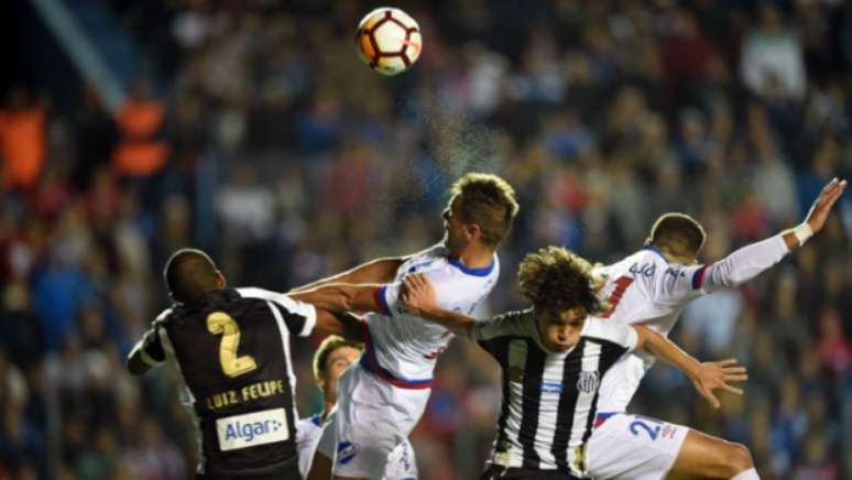 Santos não teve boa atuação no Uruguai e saiu derrotado por 1 a 0, na Copa Libertadores (Foto: AFP)
