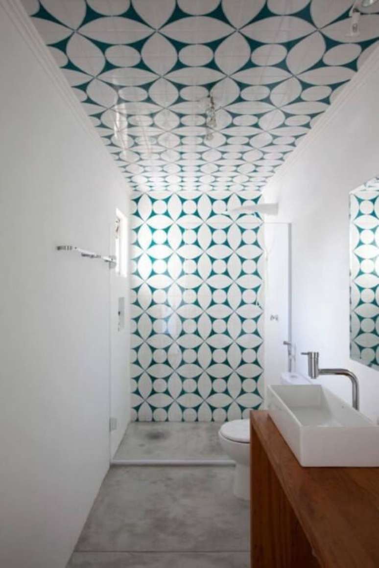 4. O azulejo para banheiro pode ser usado até mesmo no teto