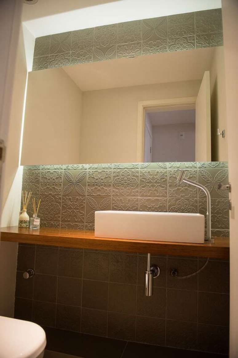 59. Azulejos para banheiro verde com textura. Projeto de Ronaldo Assim