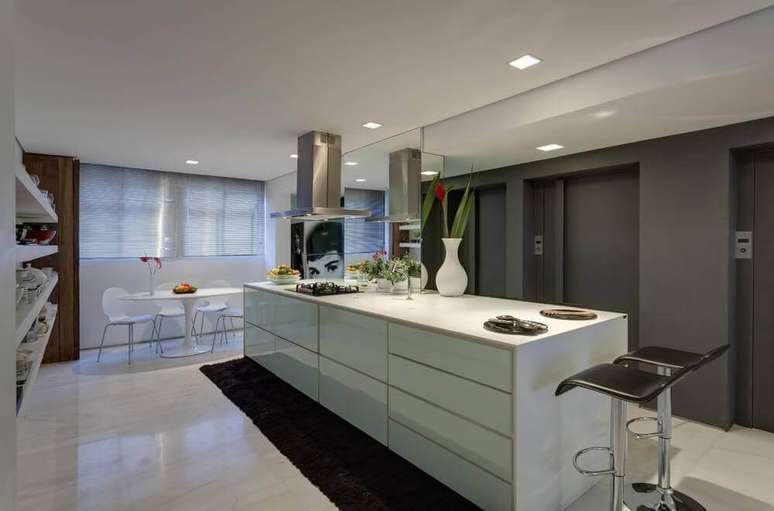 6. Bancada de silestone branco é a mais comuns em cozinhas