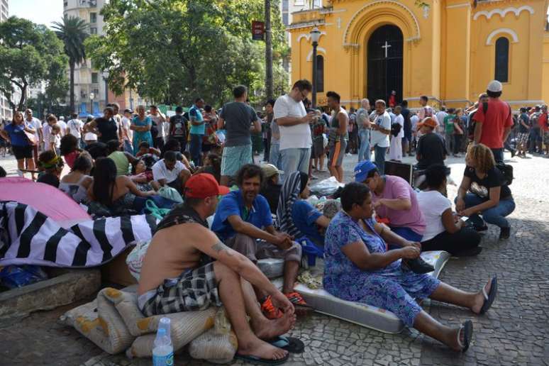 Desabrigados do prédio que desabou após incêndio no Largo do Paissandu