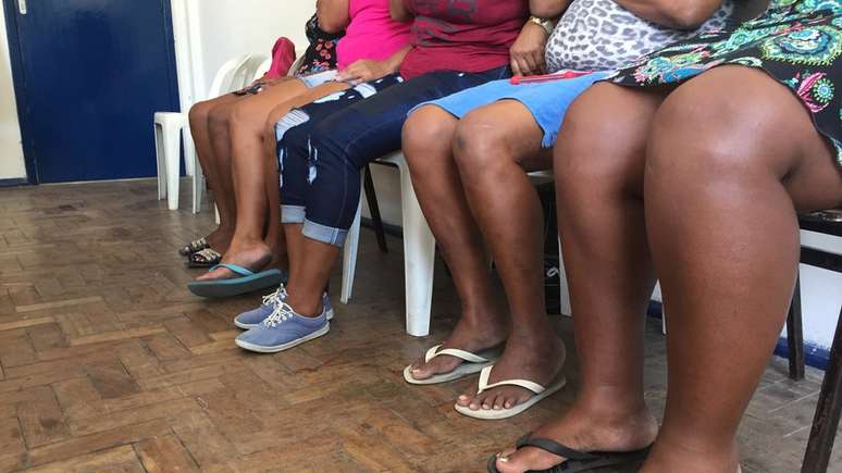 Al&eacute;m dos encontros quinzenais, m&atilde;es mant&ecirc;m contato por meio de grupo no WhatsApp