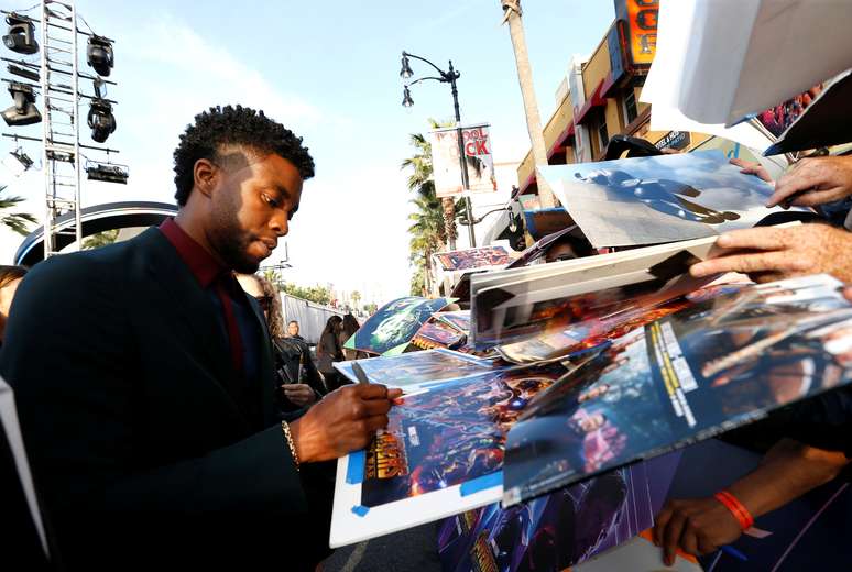 Chadwick Boseman dá autógrafos em Los Angeles
  23/04/2018   REUTERS/Mario Anzuoni 