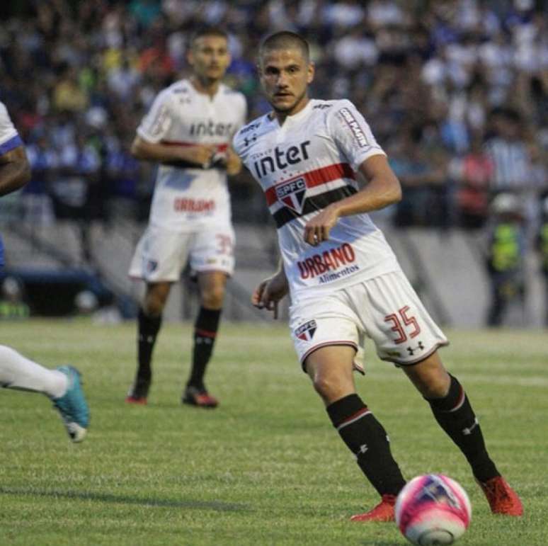 São Paulo conta com o reforço de jovens de Cotia no treino desta segunda