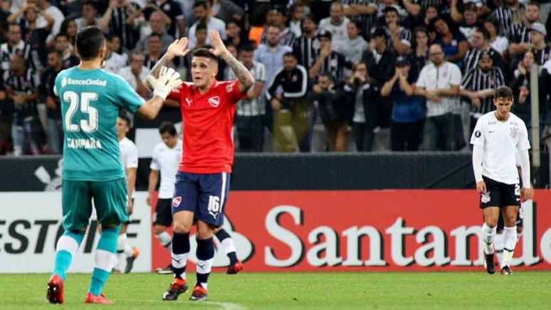 Independiente abre o placar com um minuto de jogo e bate o Corinthians na Arena por 2 a 1 (Foto: Luis Moura / WPP)