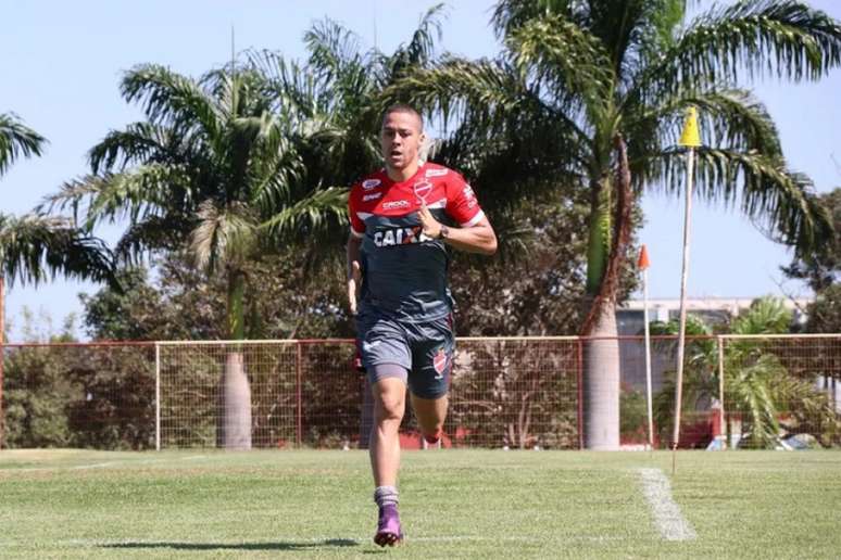 Ramon não entra em campo desde o jogo contra o Ferroviário pela Copa do Brasil (Foto: Divulgação/Vila Nova)