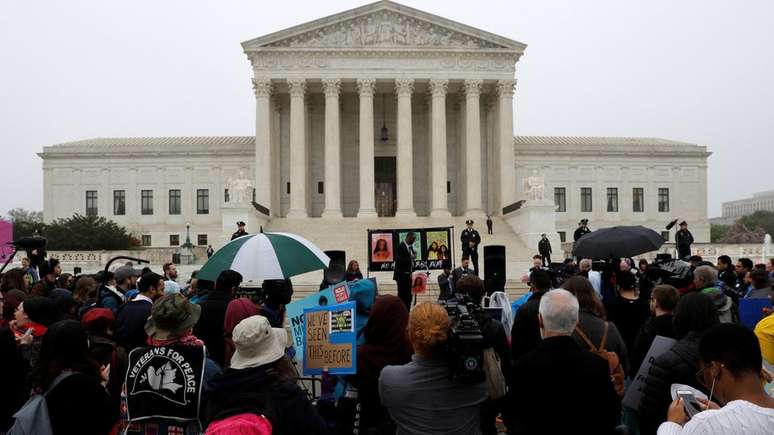 Sess&otilde;es da Suprema Corte dos EUA s&atilde;o fechadas, assim como em algumas Cortes europeias
