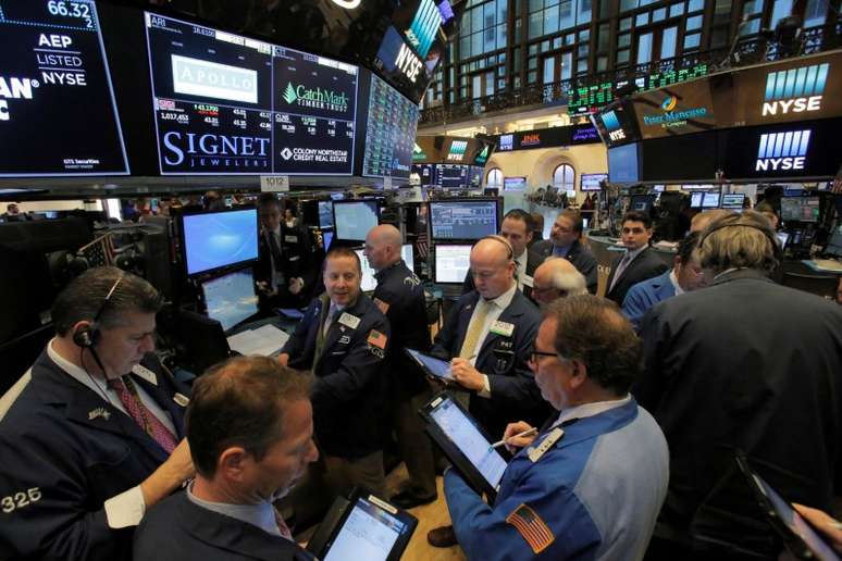 Operadores trabalham na New York Stock Exchange (NYSE) em Nova York, EUA
14/03/2018
REUTERS/Andrew Kelly