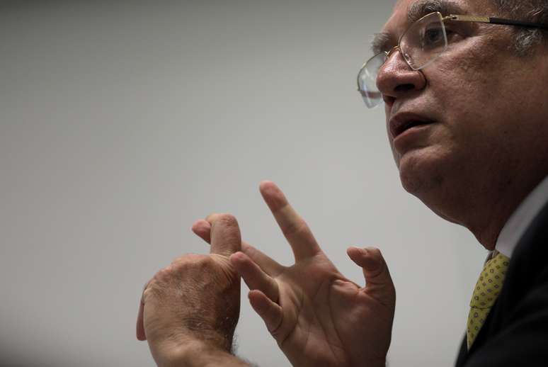 Ministro Gilmar Mendes, do STF, durante entrevista à mídia estrangeira no Rio de Janeiro
04/05/2018 REUTERS/Ricardo Moraes