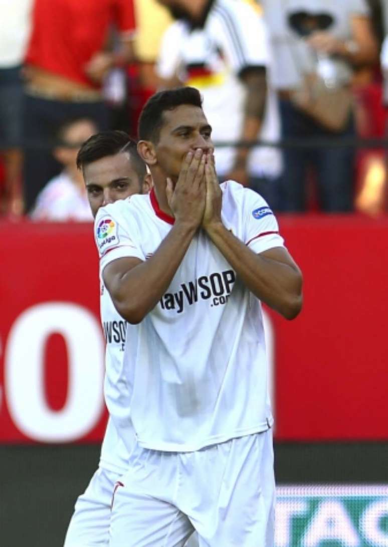 Ganso não atua pelo Sevilla desde dezembro (Foto: CRISTINA QUICLER / AFP)