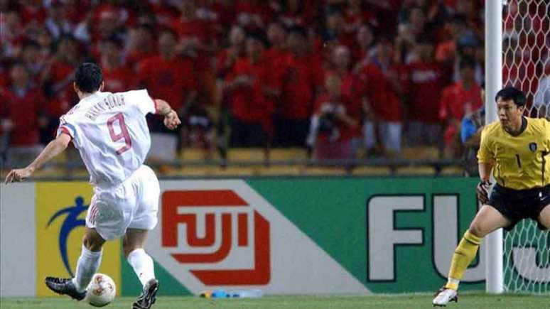 O turco Sukur fez, contra a Coreia do Sul, o gol mais rápido da história das Copas (FOTO: AFP)