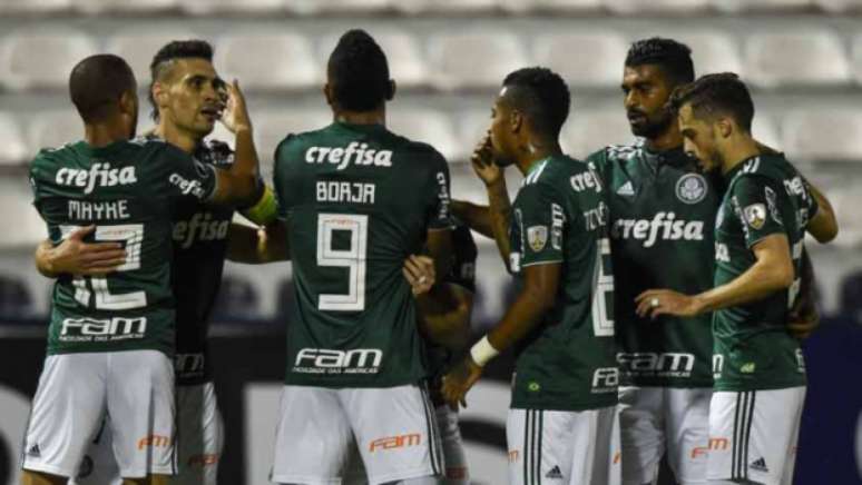 Jogadores do Palmeiras festejam gol contra o Alianza Lima - FOTO: AFP