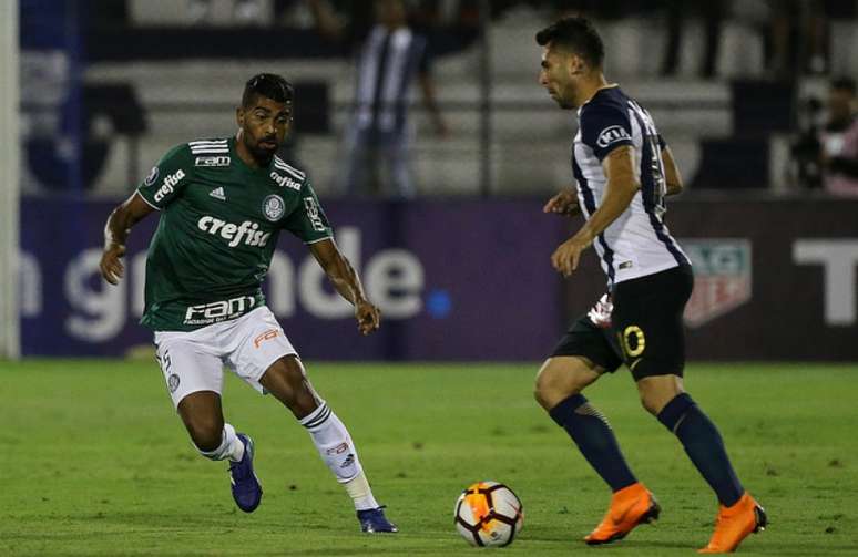 Thiago Santos durante a vitória do Palmeiras sobre o Alianza Lima, na quinta (Foto: Cesar Greco)