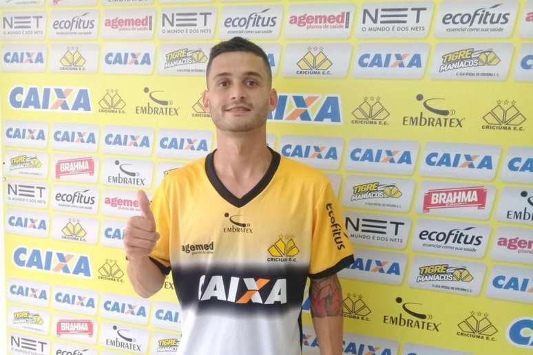 Caio não veste mais a camisa do Carvoeiro (Foto: Divulgação / Criciúma)