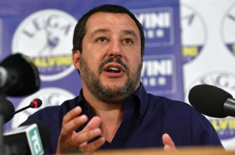 Salvini propõe governar com M5S até dezembro